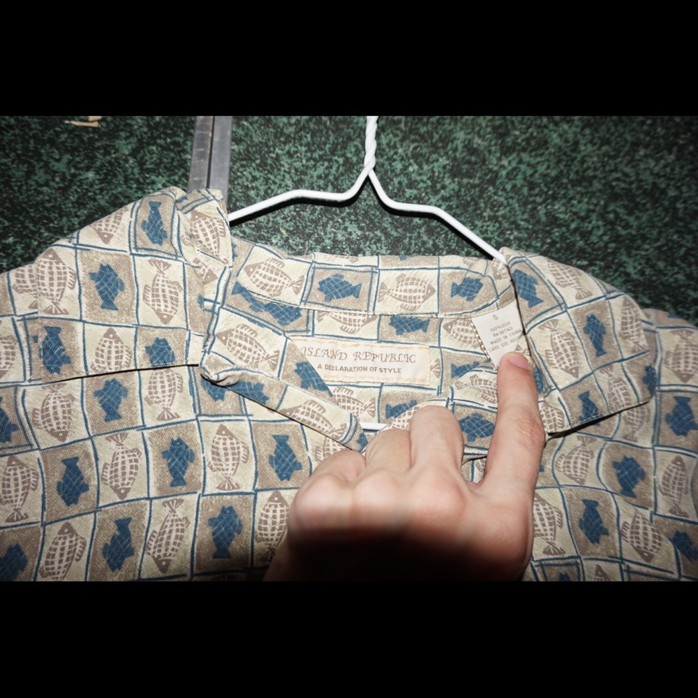 Fishing button down - Picture 2 of 4